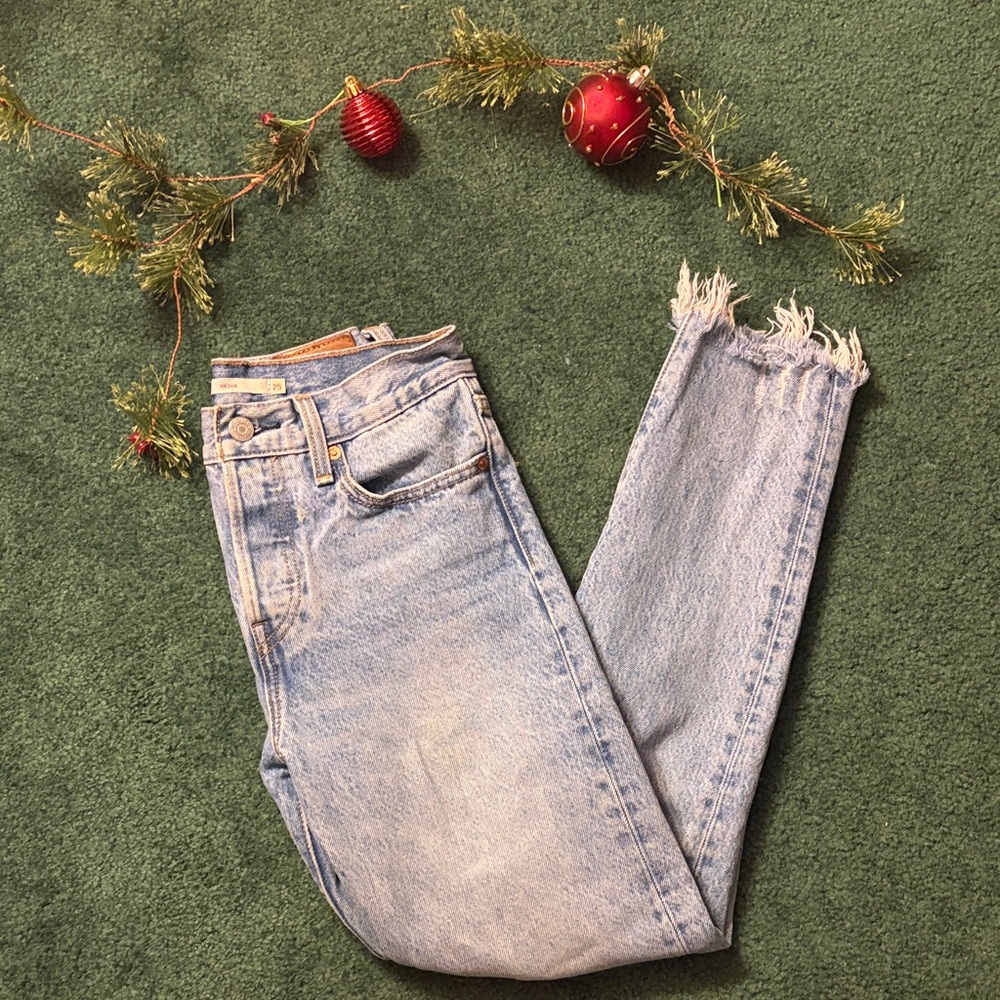 Classic Light Blue Cropped Jeans